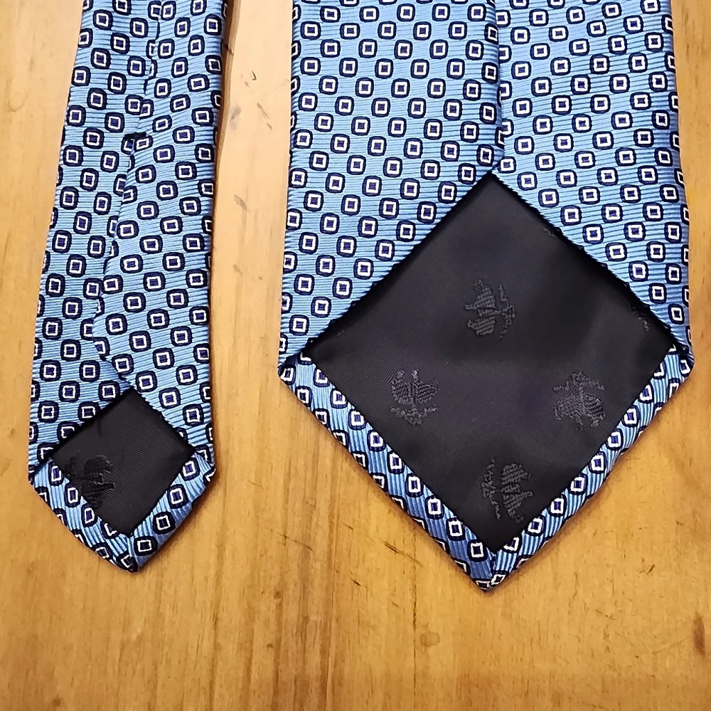 Brooks Brothers 346 Pure Silk Mini Geo Pattern Neck Tie. 59 inches
